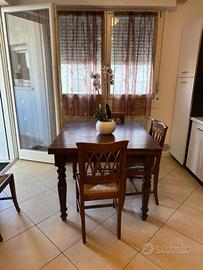 Tavolo da cucina in legno massiccio e 6 sedie