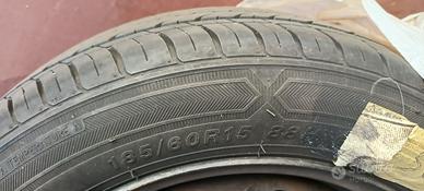 4 pneumatici cerchi in ferro 185/60/R15 88H estivi