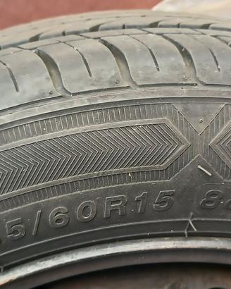 4 pneumatici cerchi in ferro 185/60/R15 88H estivi