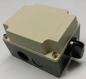 Interruttore commutatore rotativo trifase