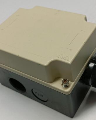 Interruttore commutatore rotativo trifase