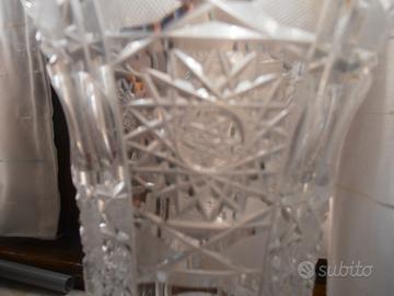 VASO DA FIORI IN CRISTALLO CON ROSONI