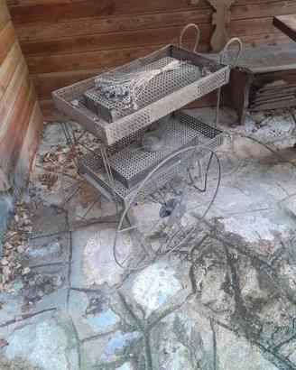 Carrello vintage da giardino