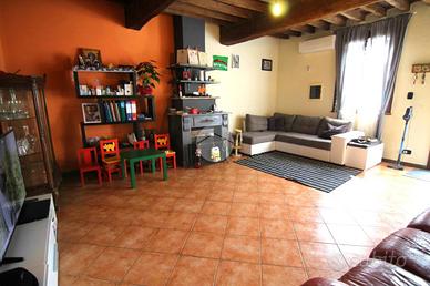 CASA SEMINDIPENDENTE A COLORNO