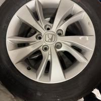Cerchi e gomme 215 60 R16