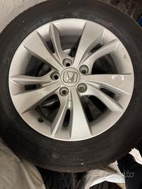 Cerchi e gomme 215 60 R16