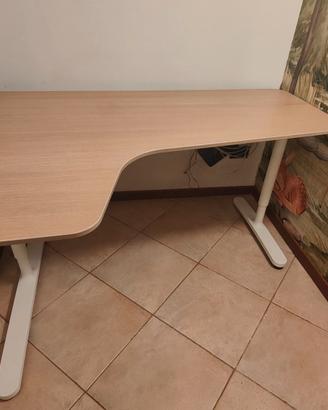Scrivania Ikea Angolare