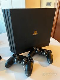 PS4 Pro con 4 giochi e supporti aggiuntivi
