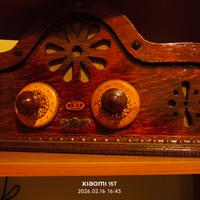 radio in legno lavorato