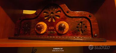 radio in legno lavorato