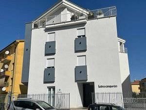 Box via Latina (Piazza Aldo Moro(