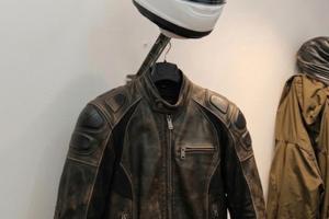 Supporto da parete per casco moto