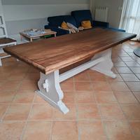 Tavolo in legno con 6 sedie 