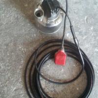 Pompa ad immersione. Prevalenza 7 m con 10 m di ca