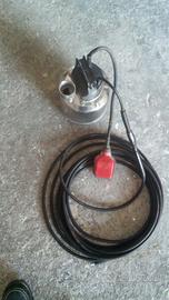 Pompa ad immersione. Prevalenza 7 m con 10 m di ca