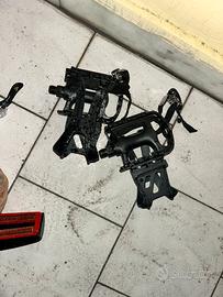 Pedali bicicletta con gabbiette (toe clips)
