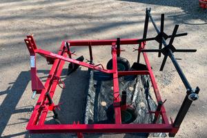 Macchina pacciamatrice con stendimanichetta