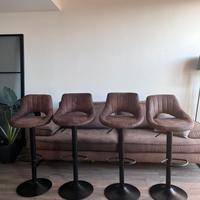 set 4 sgabelli regolabili.