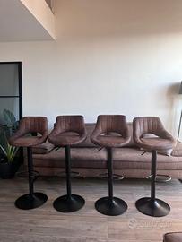 set 4 sgabelli regolabili.