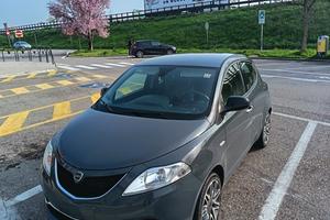 Ypsilon 1.2benz Platinum 2016 km54xxx TOP