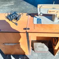 Macchina da cucire d'epoca 