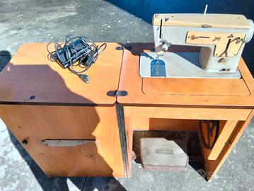 Macchina da cucire d'epoca 