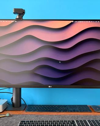 LG UltraFine Ergo Monitor 32" IPS Ultra HD 4K