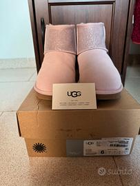 Ugg mini