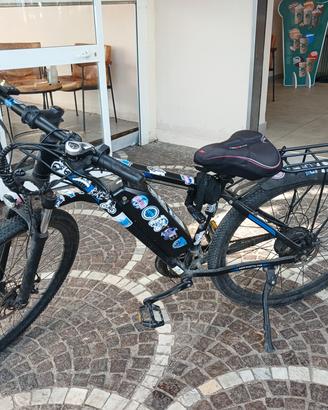 Mountain bike elettrica modello Duotts c29