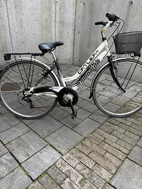 Bicicletta donna 28 marca lombardo pari al nuovo