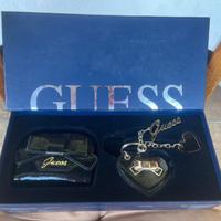 Set borsellino e portachiavi nero Guess