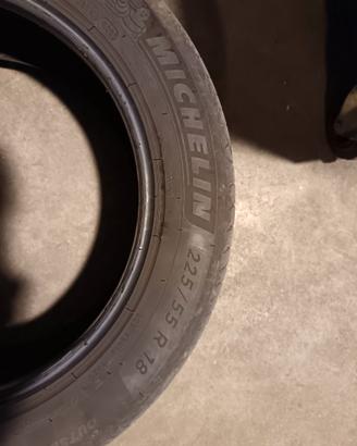 Gomme auto estive pari al nuovo