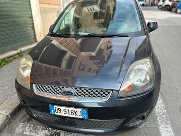 ford fiesta  prezzo teressante