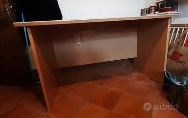 SCRIVANIA CON CASSETTIERA