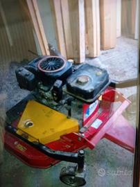 tagliaerba a traino con tre lame 