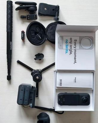 INSTA 360 x5 COMPLETO DI ACCESSORI
