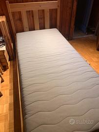 Letto singolo in legno Ikea