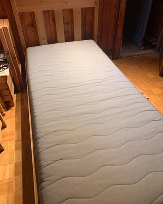 Letto singolo in legno Ikea