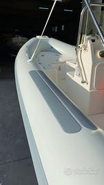 Mariner 690, anno 2004 con motore Honda 200 CV - 4
