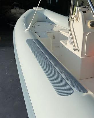 Mariner 690, anno 2004 con motore Honda 200 CV - 4