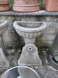 Fontana frontale in pietra