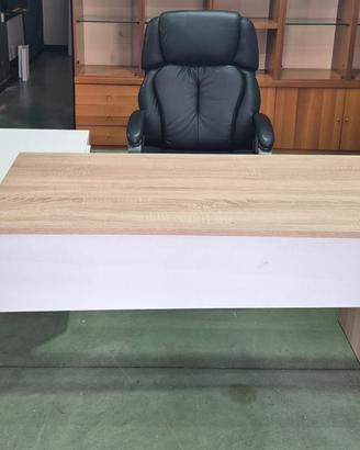 arredamento ufficio scrivania e sedie 