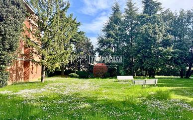 ATTICO SU DUE LIVELLI CON BALCONI, TERRAZZO, BOX E