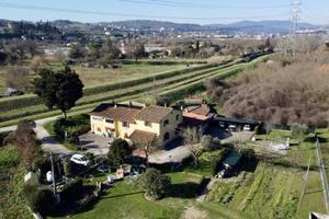 Villa di 200 m² con più di 5 locali e box auto dop