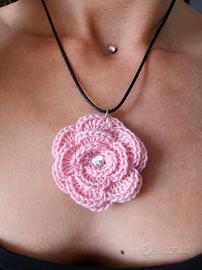collana fiore uncinetto rosa