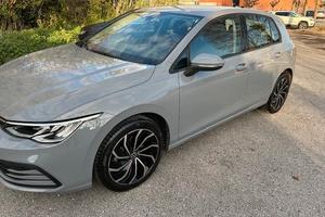 Volkswagen Golf 8 1.0 eTSI DSG Mild Hybrid – 2023
