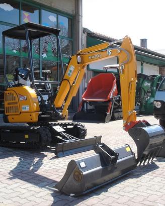 Miniescavatore Kato HD17VXE Attacco Martello Benne