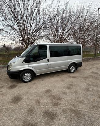 Ford Transit pulmino 9 posti con pedana