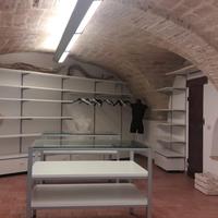 Negozio in pieno centro storico di Sirolo