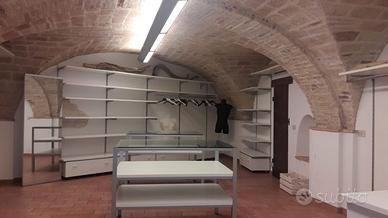 Negozio in pieno centro storico di Sirolo